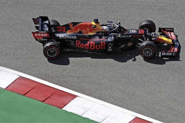 LEES TERUG | Verstappen na inhaalrace tweede in Sotsji, 100e zege Hamilton