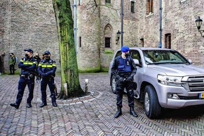 Binnenhof op scherp: toegankelijkheid politici onder druk door dreiging uit verschillende hoeken