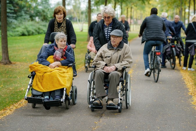 Slechte straten en snelheidsduivels hinderen ommetje bewoners Sittardse zorgcentrum: ‘In een rolstoel voel je elke hobbel’