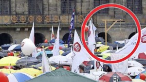 Politici reageren met afschuw op galg tijdens betoging tegen coronaregels