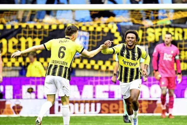 Vitesse verslaat Feyenoord dankzij twee doelpunten Openda