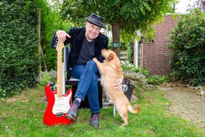 Ernest Peters (72) maakt muzikale autobiografie: ‘Ik wil muziek blijven maken, totdat ik de gitaar niet meer kan vasthouden’