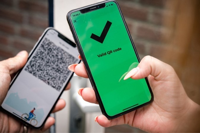 Op je rijbewijs, bij het internetbankieren, op een grafzerk en als toegangsbewijs: hoe werkt een QR-code precies?
