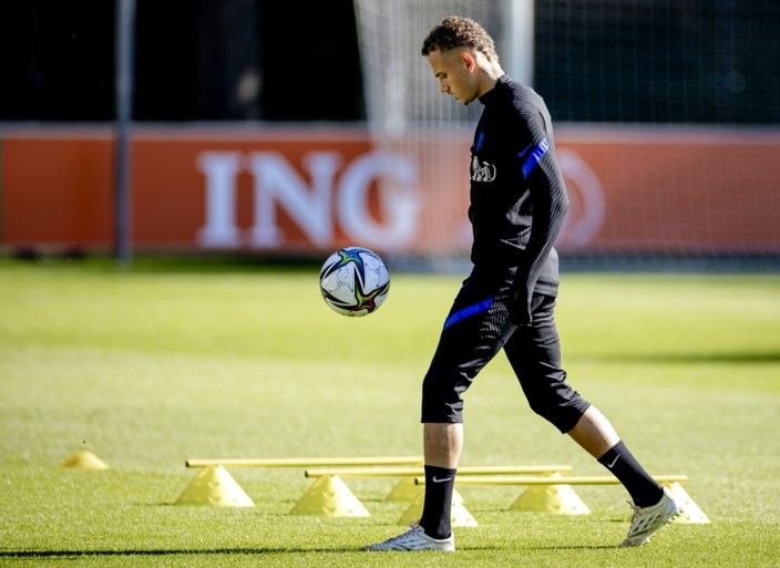 Van Gaal: debutant Mark Flekken heeft nog wat moeite met keuzes maken
