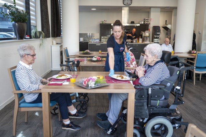 Wat krijg je in het verpleeghuis te eten? Ietje (88) en Sibilla (82) uit Venlo: ‘Het is net een sterrenrestaurant’