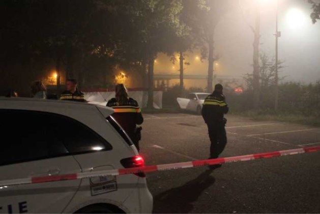 Lichaam 34-jarige vrouw uit Heerlen gevonden in geparkeerde auto Eemnes: politie doet onderzoek