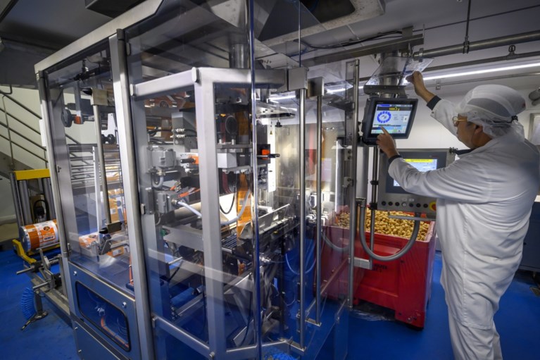 In deze nieuwe hal maakt Mora elke dag meer dan een miljoen kaassnacks