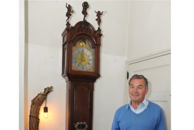 Eeuwenoude Venlose klokken tikken bij Henk en Wolf thuis in Tegelen en Blerick de uurtjes weg 