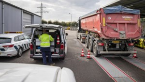 Inspectie controleert in Limburg vrachtwagens op overbelading
