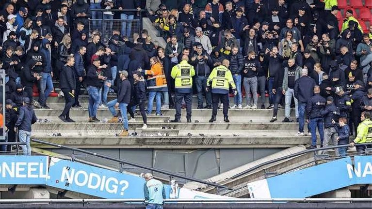 Tribune in De Goffert bezwijkt onder feestende Vitesse-fans