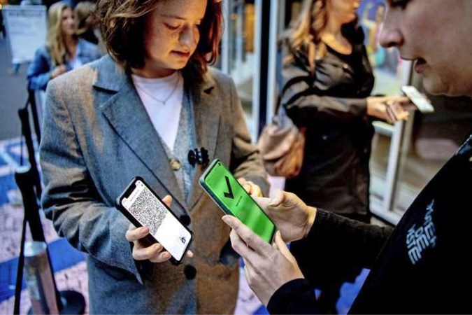 Virologen schrikken: geprikt en toch besmet, maar QR-code werkt gewoon