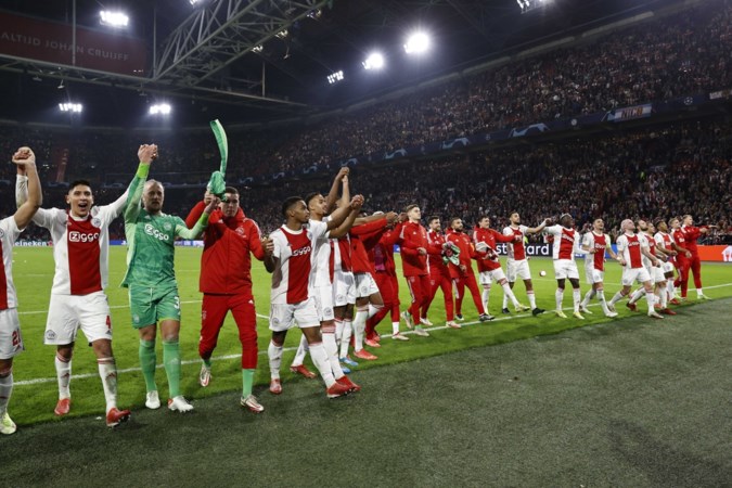 Erik ten Hag bewijst met zijn vlucht naar voren dat hij een échte Ajax-trainer is