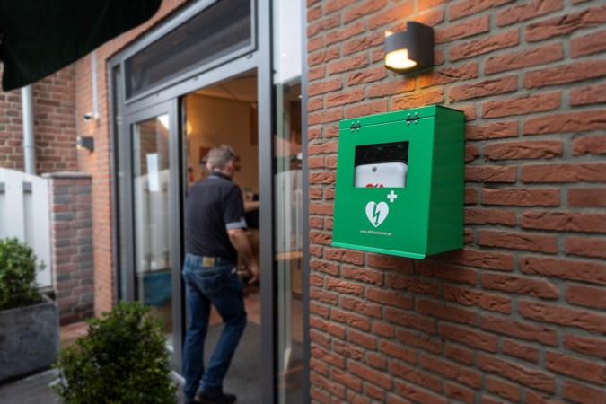 Heerlen dicht gaten in AED-netwerk, vijf wijken krijgen defibrillator voor eerste hulp bij hartproblemen