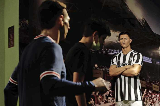 Misser gloednieuw Madame Tussauds met verkeerd shirt Cristiano Ronaldo zorgt voor beroering