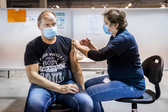 Vragen om vaccinatiebewijs medewerkers? ‘Baas trekt aan kortste eind’