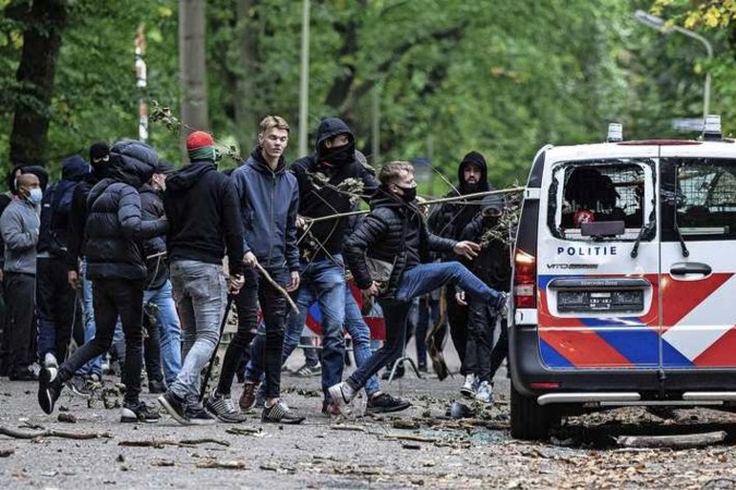 Wie stopt de hooligans? ’Mensen hebben veel binnen gezeten, er is heel veel frustratie’