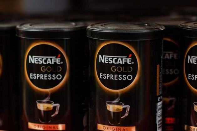 NVWA waarschuwt voor Nescafé met splinters van glas en kunststof
