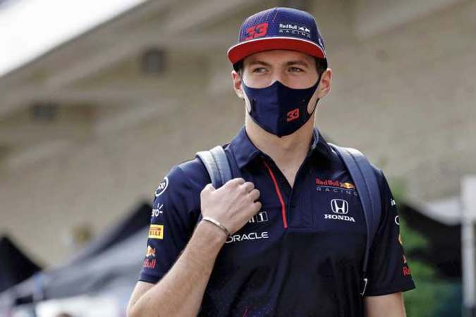 Max Verstappen wuift verhalen over ’topoverleg’ weg