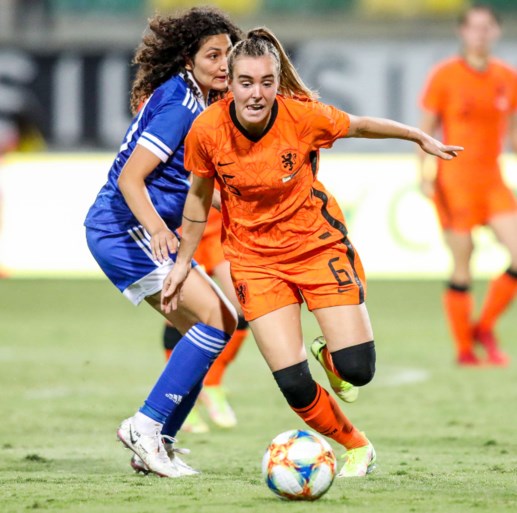 Oranje Leeuwinnen leven zich uit op Cyprus: 0-8