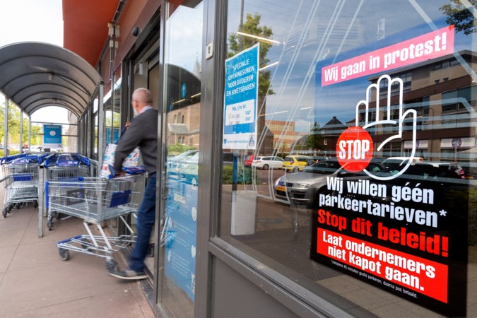 Wereldwijd tekort aan chips en staal treft parkeerbeleid Roermond: levering parkeerautomaten vertraagd