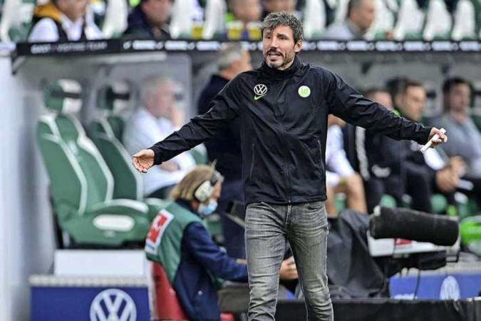 Mark van Bommel compleet overdonderd door ontslag bij VfL Wolfsburg