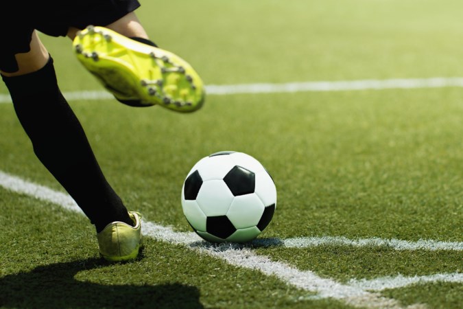 Topper Oranje Blauw’15-De Leeuw kwartier voor tijd gestaakt