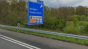 Ergernis in Dörp, tevredenheid in Kepèl: ‘Helden’ gesneuveld op verkeersbord langs A67 ten faveure van ‘Panningen’