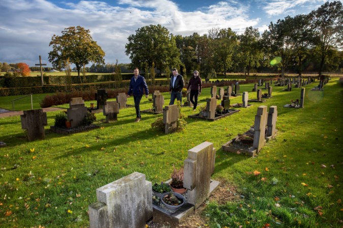 Monumentale graven worden zonder pardon geruimd in Limburg: ‘Zeg nou zelf, hier wil je toch niet begraven worden?’  