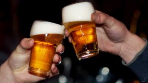 Grootste bierbrouwer ter wereld profiteert van heropening horeca