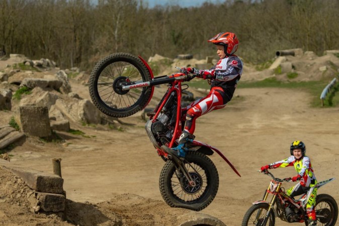 Trial-kampioen Bart Verstappen (15) wil grens verleggen: ‘Adrenaline die door mijn lichaam gaat tijdens de trials vind ik leuk’