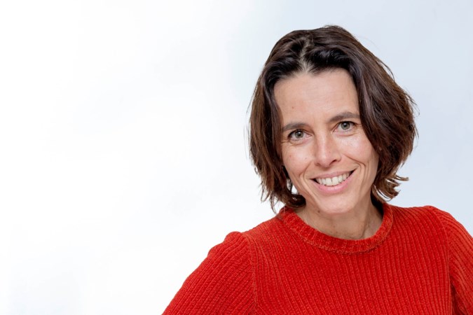 Column: Bijbaantje in een bruin café: voor die dronken stamgast met die grote snor en die dikke buik moest mijn dochter maar uitkijken