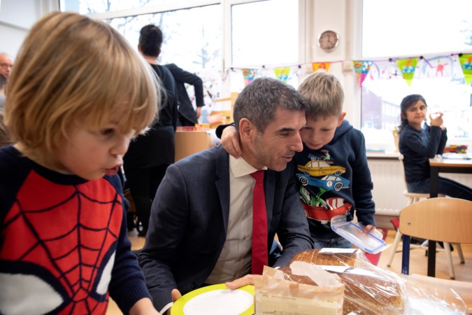Een gezondere bevolking begint al bij de zwangerschap: ‘Sommigen denken dat ze vlak voor de seks de pil moeten slikken’