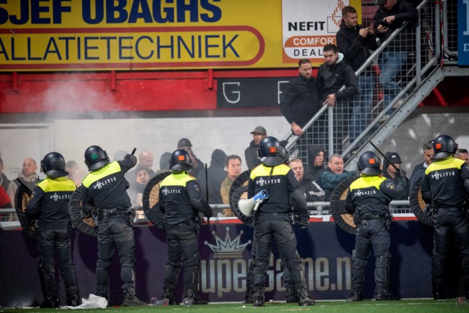 OM verdenkt ‘reclamebordgooier’ bij MVV-Roda van poging tot doodslag