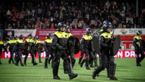 Grapperhaus wil schade voetbalgeweld verhalen op daders
