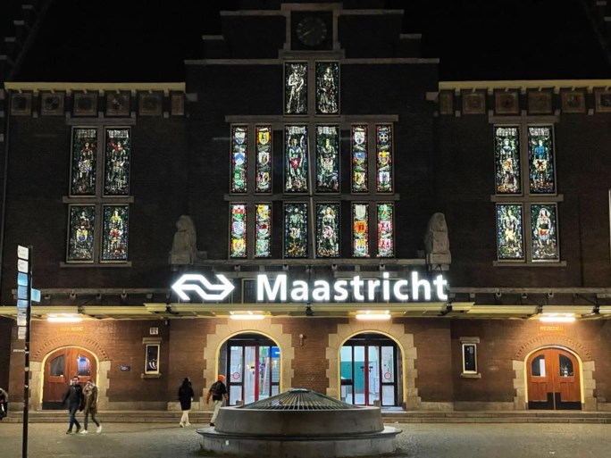 Zo ziet het volledig gerestaureerde station van Maastricht eruit: kijk vooral ook eens naar boven 