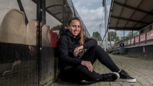 Hoofdtrainer Vanity Lewerissa: ‘Steentje bijdragen aan ontwikkeling meidenvoetbal in Maastricht’ 