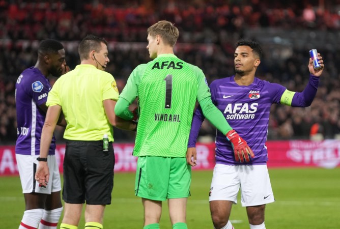 AZ-aanvoerder Owen Wijndal na blikjesgate: ‘ Om nou nooit te reageren...’