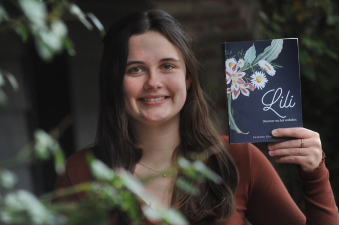 Sammie (16) uit Panningen debuteert als schrijfster met een volwassen roman: de wijze levenslessen van een puber