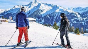 Reiswereld wil dat Nederland haast maakt met boosterprik: ‘Vriendengroepen op skivakantie lopen tegen problemen aan’