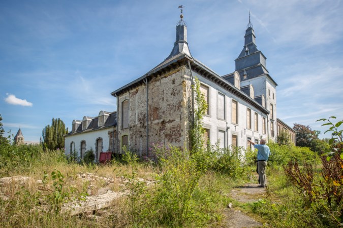 Nog een gedeelte van chateau Heel valt ten prooi aan de sloophamer 