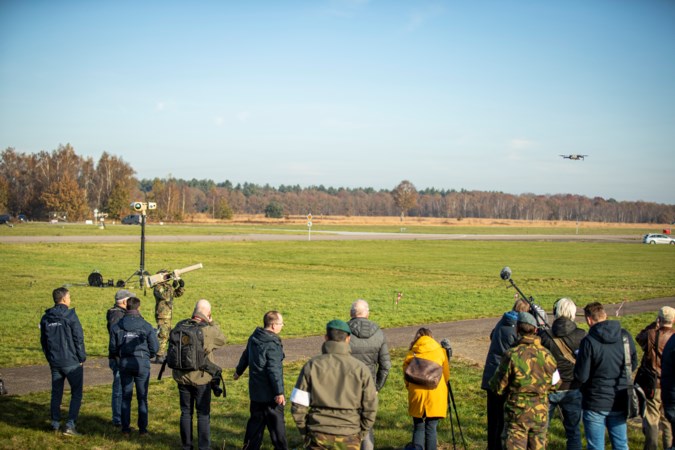 Ontmoet de majoor die vanuit Vredepeel Nederland moet beschermen tegen drones: ‘Het is een kat-en-muisspel’