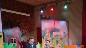 Burgemeester van Beesel opent nieuwe schoolbieb in Reuver