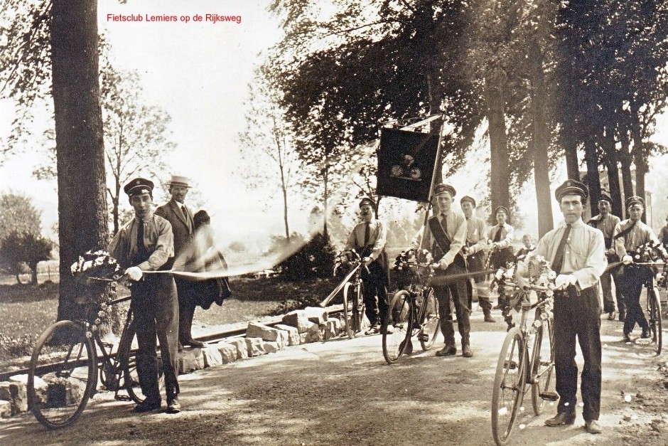 Hoe 'Auwjoes' uit Lemiers begin vorige eeuw zijn fiets afbetaalde - De Limburger