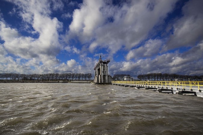 Zeven cruciale giganten in de Maas: de stuwen die het water temmen zijn hoogbejaard 