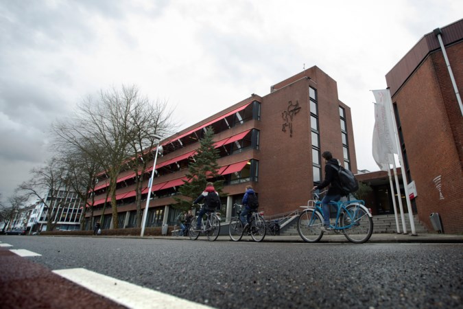 Sint-Maartenscollege Maastricht in diepe rouw na dodelijk scooterongeluk leerling (16) uit Eijsden: alle klassen naar huis