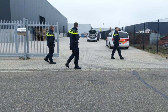 Dertien verdachten opgepakt na ontdekken illegale tabaksfabriek in Roermond