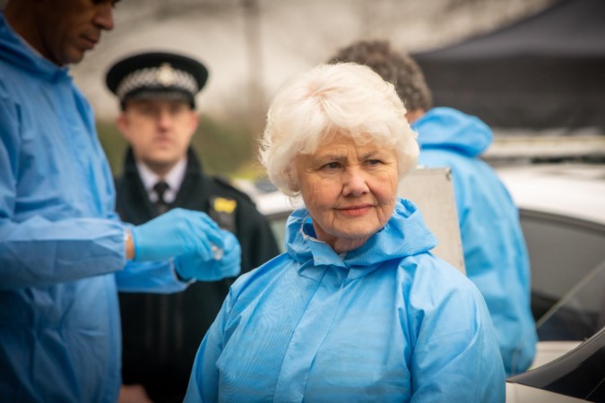 Nieuw seizoen Midsomer Murders: ‘Deze serie kijken is als koele champagne drinken in een warm bubbelbad’
