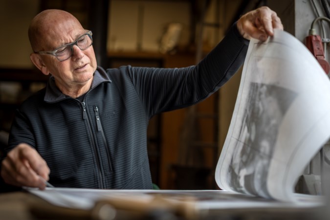 Kunstenaar van de reuzenlaarzen uit Steyl werkt aan autobiografie: ‘Luchtig als een Neckermann-gids’