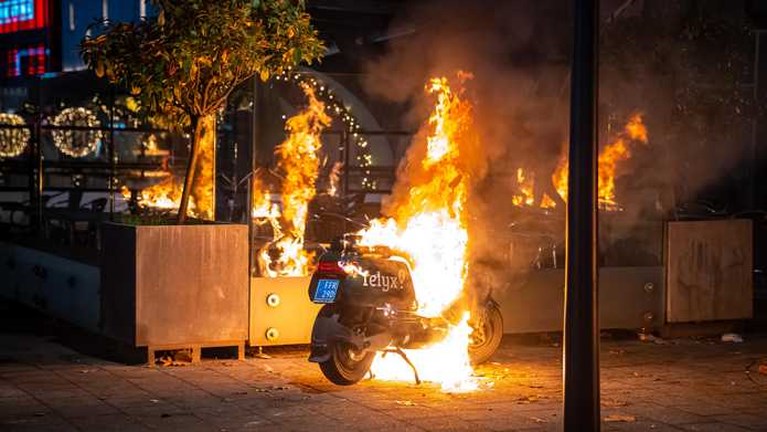 Gewonden bij rellen in Rotterdam door waarschuwingsschoten politie