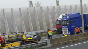 Auto en vrachtwagen botsen op A73 bij Venlo: één gewonde